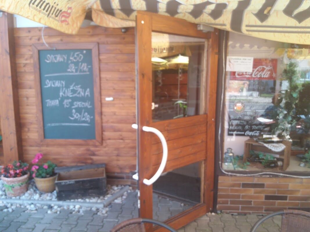 Vstup do vinotéky s tabulovým menu